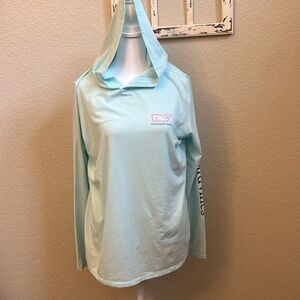 Vineyard vines long sleeve hooded shirt. Never worn